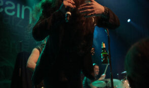 Kissin Black 5
